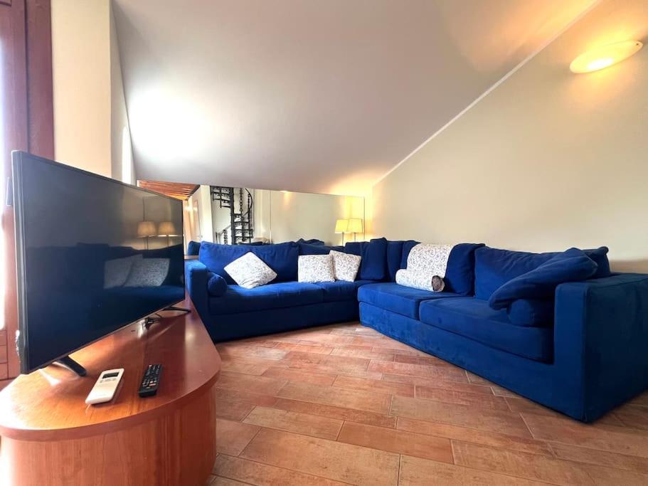 Attico In Piazza Matteotti Apartment Desenzano del Garda Bagian luar foto
