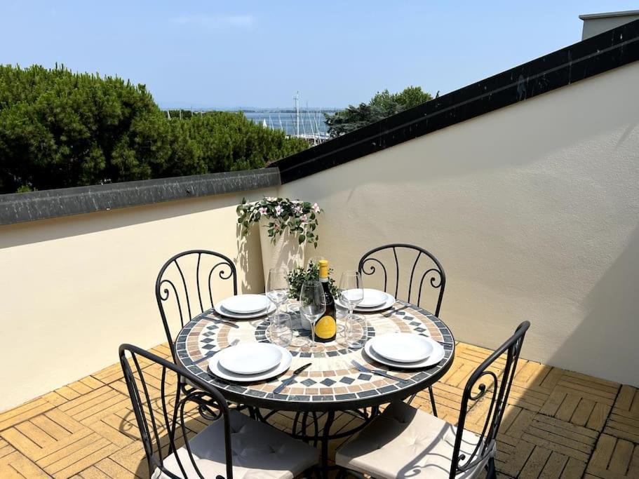 Attico In Piazza Matteotti Apartment Desenzano del Garda Bagian luar foto