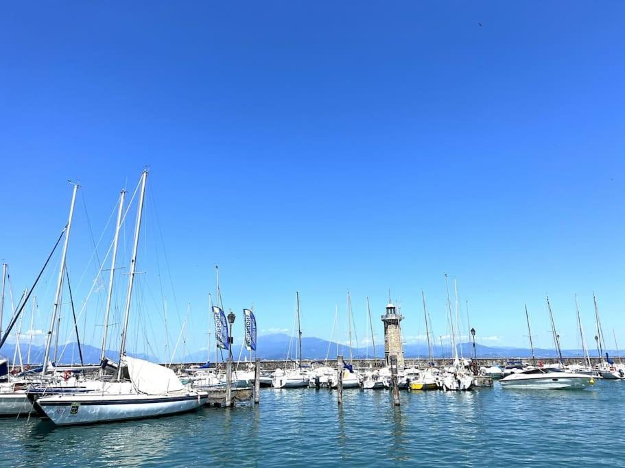 Attico In Piazza Matteotti Apartment Desenzano del Garda Bagian luar foto