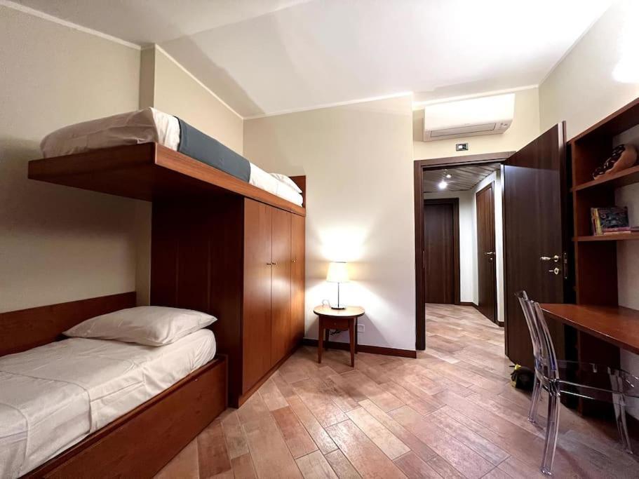 Attico In Piazza Matteotti Apartment Desenzano del Garda Bagian luar foto
