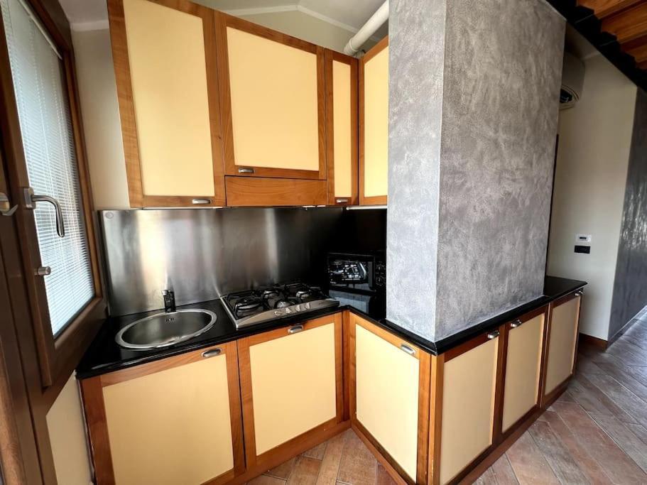 Attico In Piazza Matteotti Apartment Desenzano del Garda Bagian luar foto