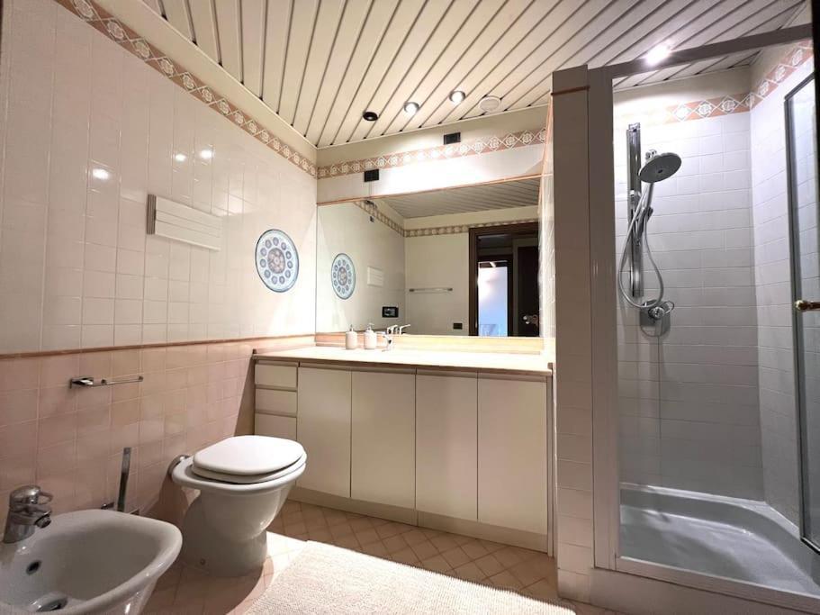 Attico In Piazza Matteotti Apartment Desenzano del Garda Bagian luar foto